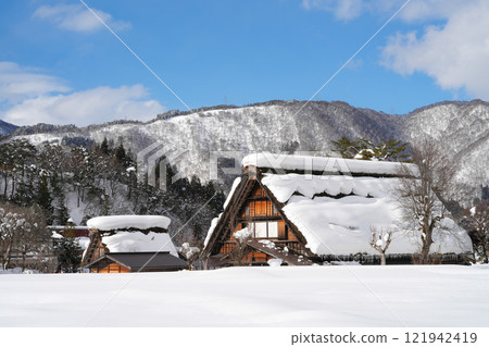 Shirakawago of heavy snow 121942419