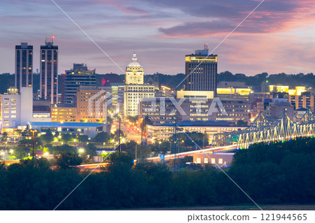 Peoria, Illinois, USA Downtown 121944565