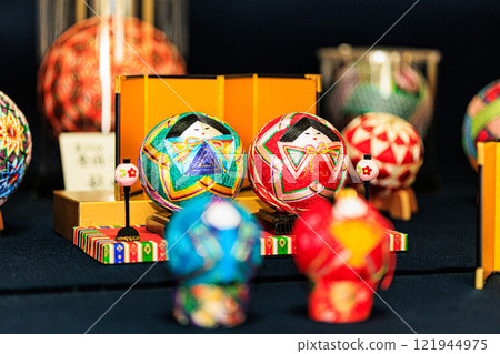 [Ishikawa Prefecture] Traditional craft: Kaga Temari Hina dolls 121944975