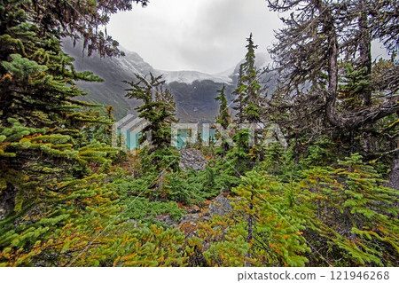 Hiking view near Mt Garibaldi with turquoise lake and dramatic clouds in the mountains 121946268