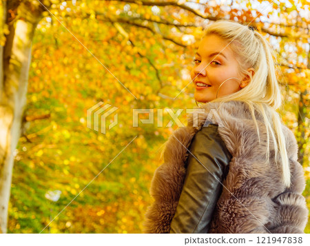 Fashion woman in autumn park Fashion woman in autumn park 121947838