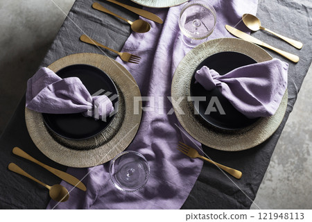 Table style decoration with dark linen tablecloth Table style decoration with dark linen tablecloth 121948113