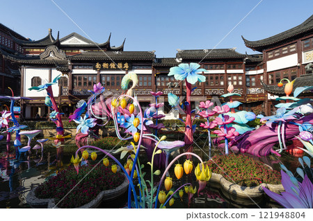Jiuqu Bridge in Shanghai, China Jiuqu Bridge in Shanghai, China 121948804
