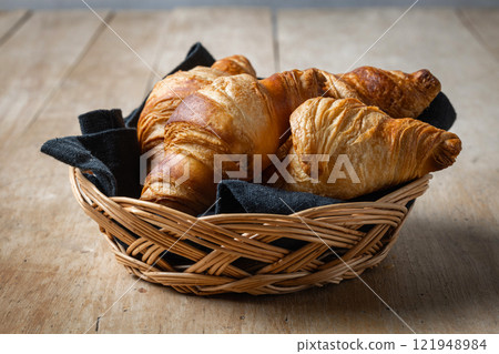 freshly baked croissants 121948984