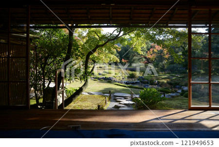 從京都市左京區主樓看到的無里南庭園 從京都市左京區主樓看到的無里南庭園 121949653