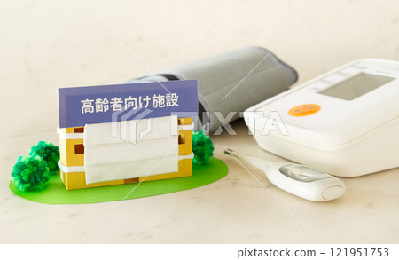 Health management at elderly care facilities: Facilities, masks, thermometers, blood pressure monitors Health management at elderly care facilities: Facilities, masks, thermometers, blood pressure monitors 121951753