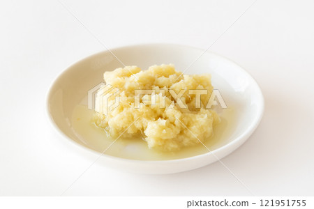 Grated ginger 121951755