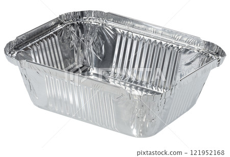 Empty foil baking dish on isolated background 121952168