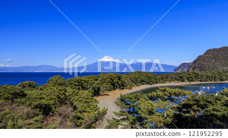 Suruga Bay and snow-capped mountains as seen from Toda 121952295