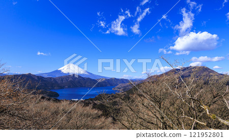 從代官山眺望蘆之湖和富士山 從代官山眺望蘆之湖和富士山 121952801