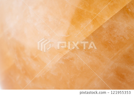 精美拋光的橙色方解石的特寫 121955353
