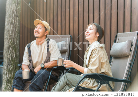 Couples who enjoy camping, glamping, vacation homes, and private lodgings together 121955915