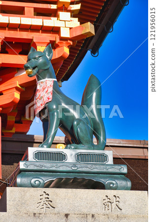 Fushimi Inari Taisha Shrine, Kyoto: Guardian Fox (Fushimi Ward, Kyoto City, Kyoto Prefecture) 121956015