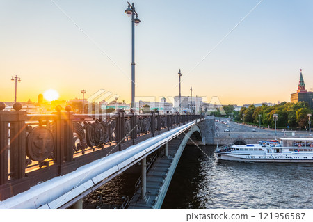 The Big Stone bridge in Moscow. Popular landmarks. 121956587