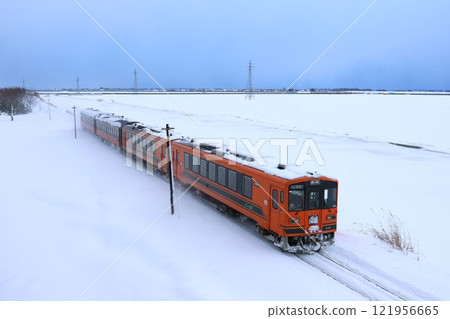 【津輕鐵道】津輕21型+大羽46型+大羽風33型～暖爐列車～（津輕鐵道線：大澤內～深湖田） 121956665