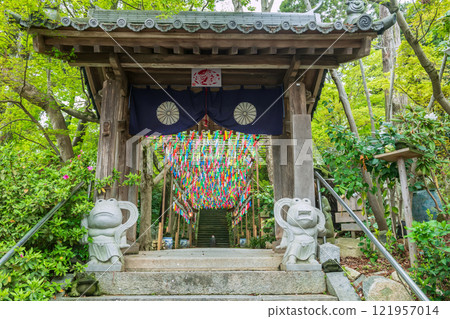 frog statue at entrance gate of Nyoirinji Temple, Ogori, Fukuoka 121957014
