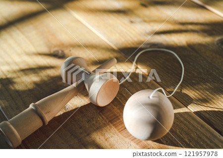 Kendama 121957978