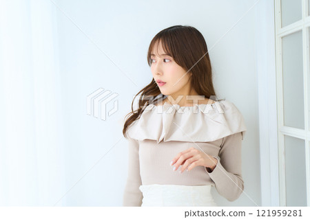 Young lady's portrait Young lady's portrait 121959281