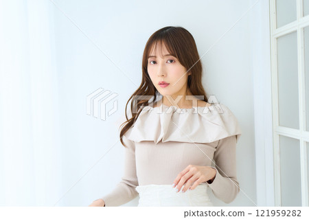 Young lady's portrait Young lady's portrait 121959282