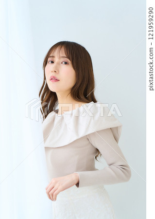 年輕的女士的肖像 121959290