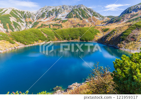 Autumn in the Tateyama Kurobe Alpine Route, autumn leaves at Murododaira, Mikurigaike Pond 121959317