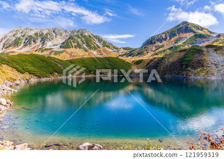 Autumn in the Tateyama Kurobe Alpine Route, autumn leaves at Murododaira, Mikurigaike Pond 121959319