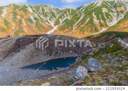 秋天的立山黑部阿爾卑斯山路線~紅葉的室堂平 秋天的立山黑部阿爾卑斯山路線~紅葉的室堂平 121959324