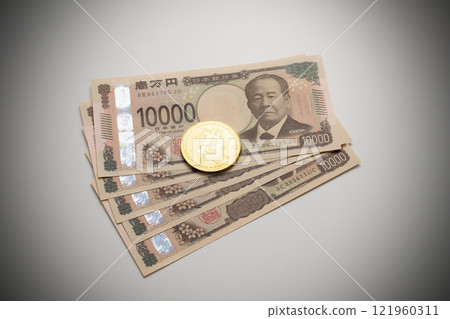 Bitcoin and 10,000 yen note image Bitcoin and 10,000 yen note image 121960311