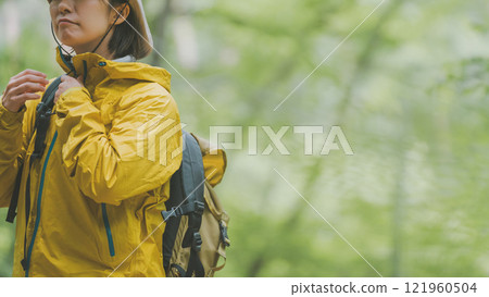 Female hiker 121960504