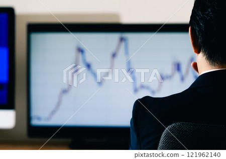 Businessman looking at chart 121962140