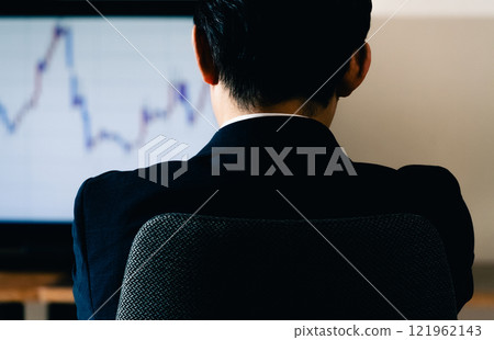 看圖表的商人 121962143