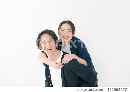 Happy men and women in their 20s Happy men and women in their 20s 121962467