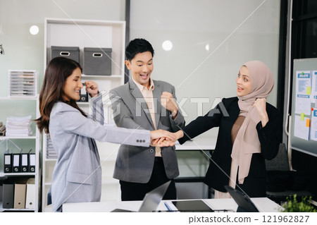 Business partnership handshake concept.Photo two coworkers handshaking process.Successful deal after great meeting. 121962827