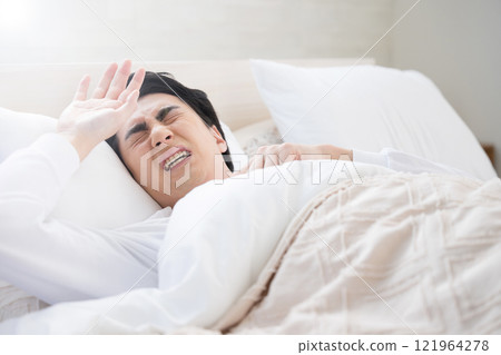 A man dazzling after just waking up - is it morning already? 121964278