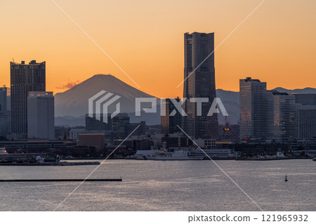 "Kanagawa Prefecture" Yokohama Minatomirai · Twilight Night View 121965932