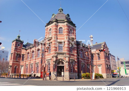 盛岡地標前岩手銀行紅磚大樓陽光明媚的日子 121966913