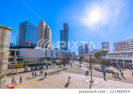 Yokohama cityscape in Japan in January. View of buildings including Sakuragicho Station and Yokohama City Hall. Redevelopment of Kannai Station in the background. A ray of hope… 121966954