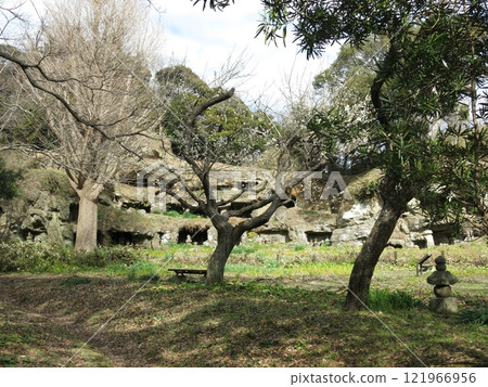 Mandalado Tower Group in Zushi City where plum blossoms bloom Mandalado Tower Group in Zushi City where plum blossoms bloom 121966956