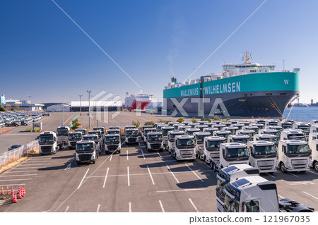 Kanagawa Prefecture: Anchored car carrier 121967035