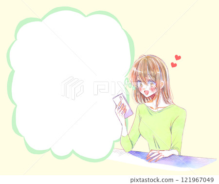 一個女人高興地看著她的智慧型手機。 121967049