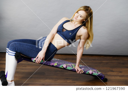 Woman training on bench for sit ups 121967390