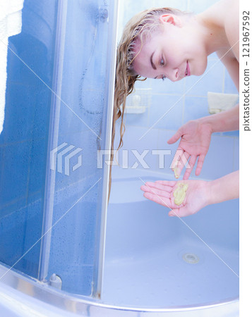 Woman having wet blonde hair 121967592