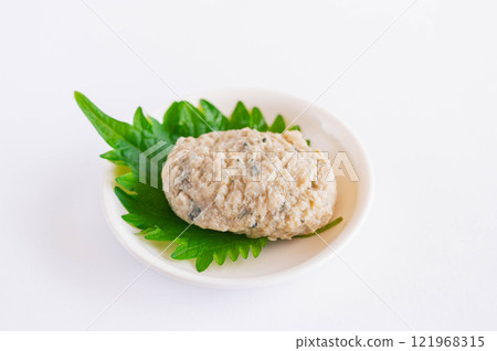 Chicken meatballs with cartilage 121968315