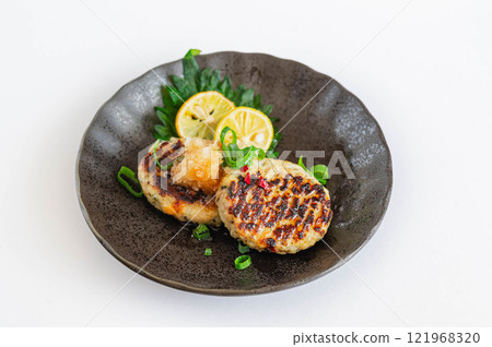 雞肉丸配烤軟骨和磨碎的柚子醬 121968320