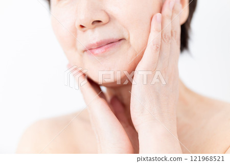 Skin care image for middle-aged to senior women 121968521