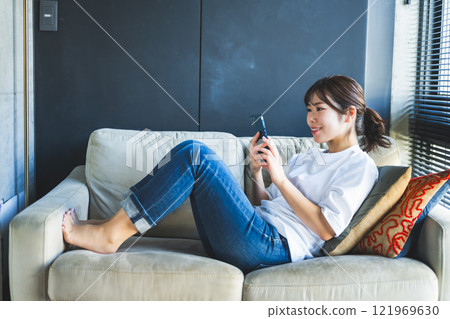 在工作室拍攝的肖像集 121969630