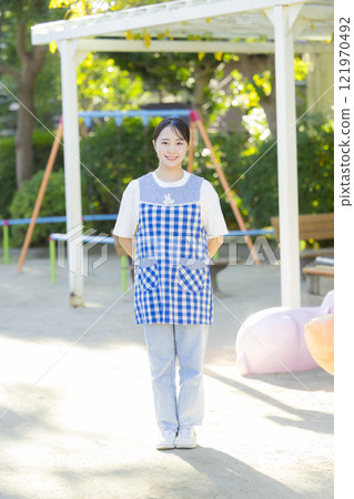 公園幼兒園老師 121970492