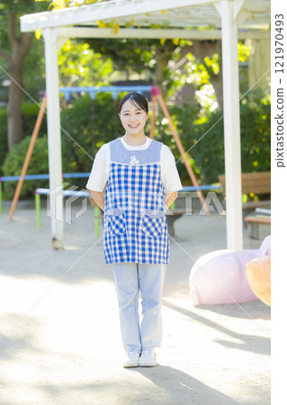 公園幼兒園老師 121970493