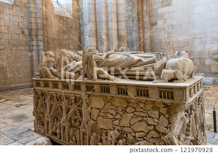 The tomb of king Pedro I in the Alcobaca Monastery at Alcobaca, Portugal 121970928