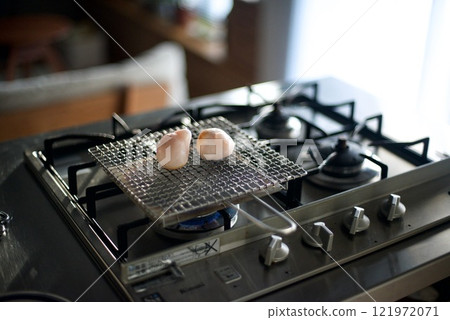 Round rice cakes being grilled on a grill Round rice cakes being grilled on a grill 121972071